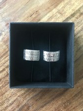 Gemelli Versace, Greca, colore