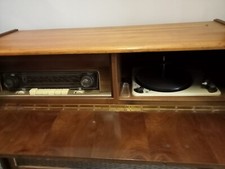 Radio a valvole con giradischi