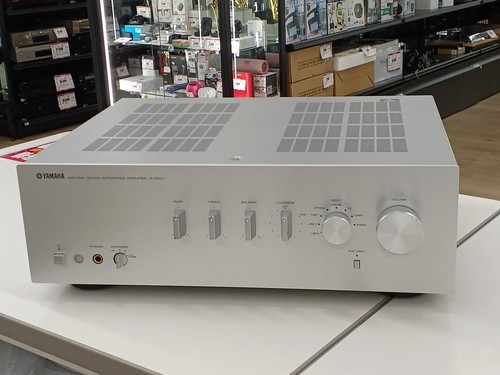 Amplificatore stereo integrato