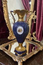 Vaso a due anse con piede a
