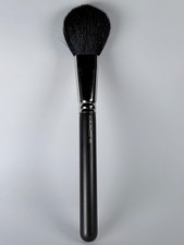 MAC Cosmetics *150* SPAZZOLA