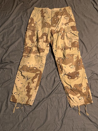 Pantaloni cargo mimetici