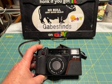 Fotocamera vintage Nikon One Touch 35 mm 2,8 obiettivo punta e scatta pellicola fotografia 