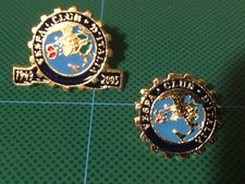 VESPA CLUB D’ITALIA COPPIA DISTINTIVI 56° ANNIVERSARIO 1949-2005- IN METALLO