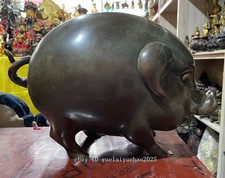 Statua maiale astratto fatta a