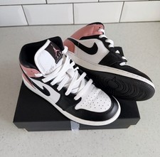 Nike Air Jordan 1 Mid -
