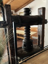 Torchio per olio antico