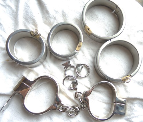 Bondage fetish cub manette - , e