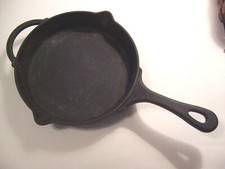 8" Pioneer Woman Cast Iron Skillet Double Spout With Helper handle      #R82
