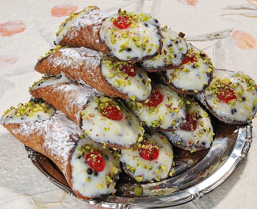 Cannoli siciliani con - cannoli,