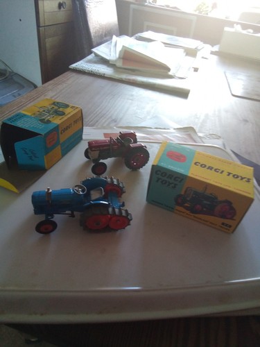 Corgi fordson major - 66,