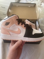 Jordan 1 Mid Arctic arancione