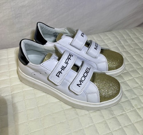 Phillip model gold - model, white