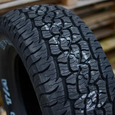 215/65 R16 98T Pneumatici 4