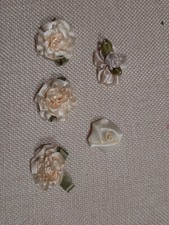 82 - LOTTO N.  5  FIORI BEIGE