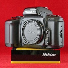 *NIKON F-601 (solo corpo) |