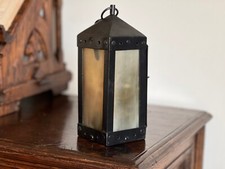 Lanterna in corno con finestre