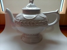 TEIERA IN CERAMICA BIANCA