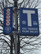 insegna luminosa aperto