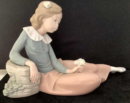 Large nao lladro pondering - large,