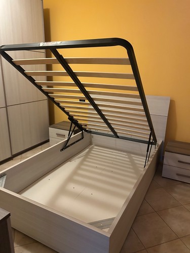 Letto una piazza mezza - una, e