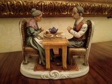 ANTICA STATUETTA IN PORCELLANA CAPODIMONTE DIPINTA A MANO CM H 21 X 23