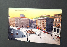 a colori Napoli- Piazza della Borsa (tram, veicoli, carrozze...). 1930.