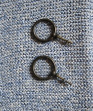 2 VECCHIE MANIGLIE IN OTTONE AD ANELLO CON DADO IN FERRO PER MOBILI VARI -