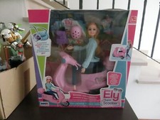 Bambola eli super scooter con zainetto e casco moto