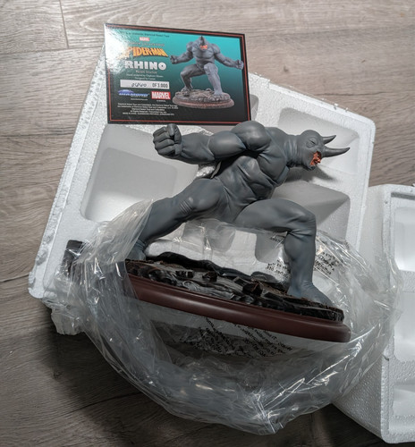 New diamond select statua - new,