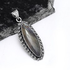 Ciondolo etnico fatto a mano