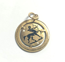 Ciondolo segno zodiacale Sagittario in oro massiccio 18k vintage anni '60 Italia