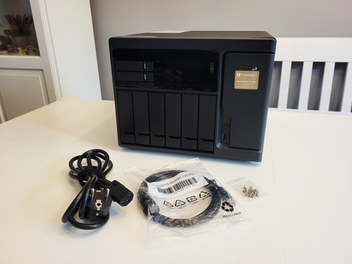Qnap tvs 882t nas quad - tvs-882t-i5,