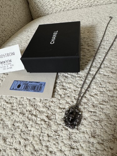 Stunning authentic chanel - authentic, cc