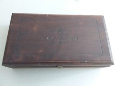 CHAMPAGNE MOET & CHANDON  EPERNAY FRANCE SCATOLA  VINTAGE IN LEGNO   44 X 24 CM