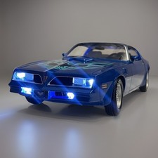 Classic 1977 Pontiac FIREBIRD Trans Am BLU Maisto DIECAST luci led scala 1/18