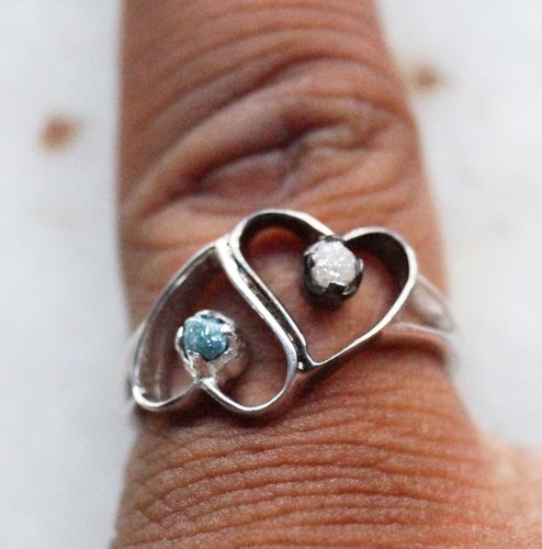 Anello con diamanti grezzi