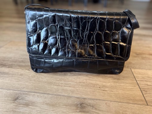 Bellesco crocodile embossed