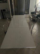 tavolo allungabile bianco laccato con 4 sedie di plastica moderno,