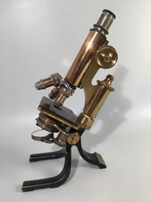 C. Ricchisce Vienna / anno 1898 / n. 22242 / Austria treppiede microscopio n. III