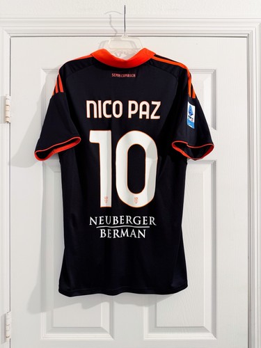2025 2026 adidas como - como, 1907