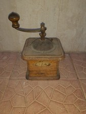 Antico e insolito macinino