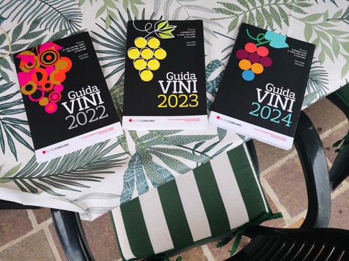 Tre guide vini altroconsumo - vini, di