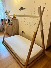 Lettino montessoriano in legno con doghe e materasso in canapa naturale