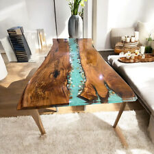 Tavolo da pranzo personalizzato in resina epossidica con piano unico in legno naturale