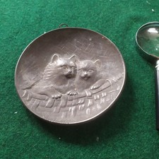 VINTAGE-Piatto decorativo in materiale Peltro diametro circa 14 cm. con gancio