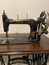 Macchina da cucire Electra. Oggetto vintage, vendo macchina e tavolino d’epoca