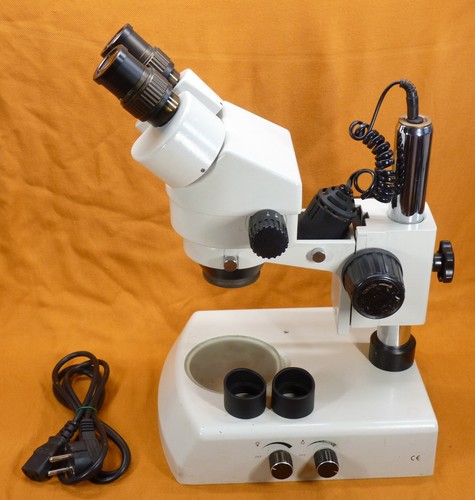 Zoom stereomicroscopio