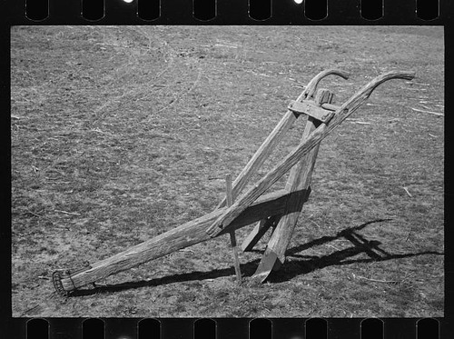 Foto aratro agricolo legno - foto:,