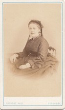 Foto photo gentildonna con cappellino seduta by Provost Toulouse Perpignan cdv 